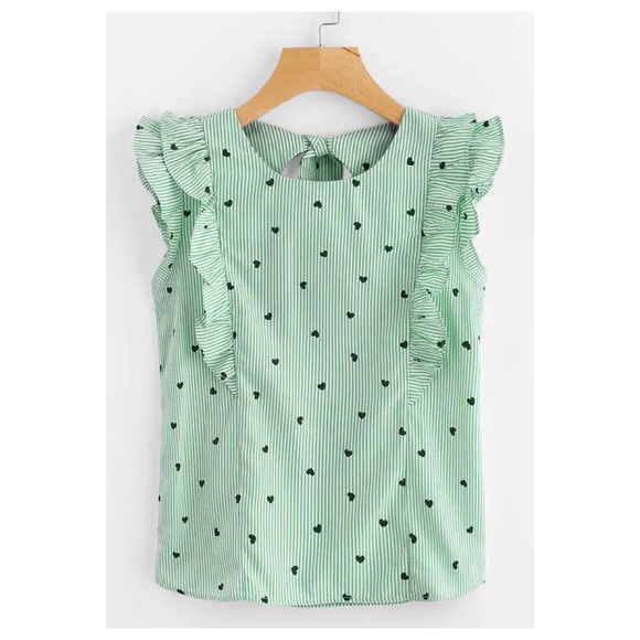Tops - ➕ RESTOCKED Hearts & Stripes Flutter Sleeve Top
